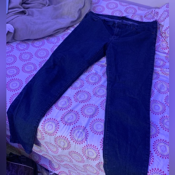 Jeans - Picture 2 of 3